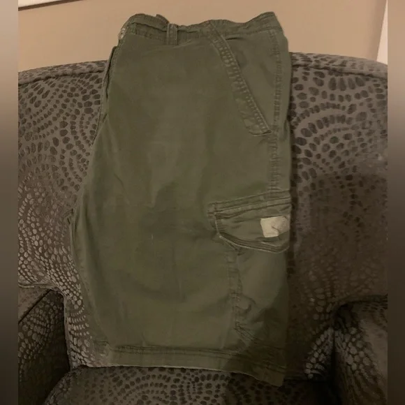 Union Bay Mens Cargo Shorts, Size 40 W, Great Condition - Picture 2 of 12